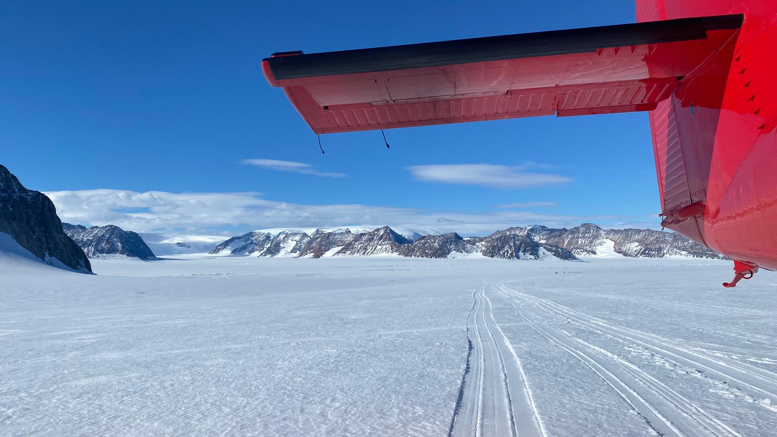 View under twin otter tail looking towards main Flask Glacier